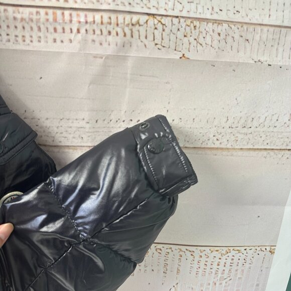 This Moncler down jacket, though a men's style - Picture 7 of 7